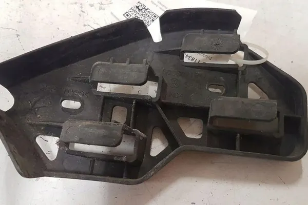 Deslizamento direito do para-choque dianteiro VW POLO 6Q0807184A image 3