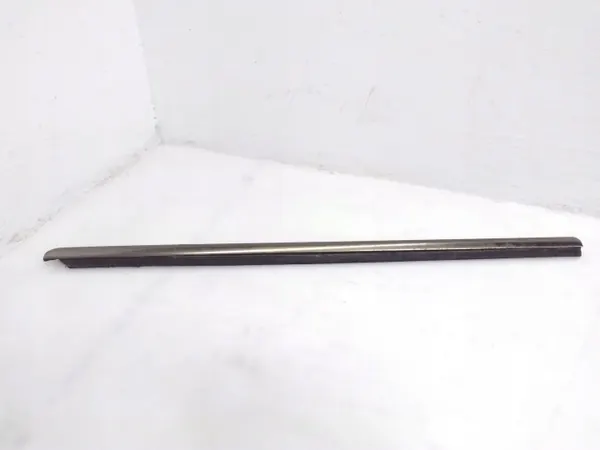 Mercedes-Benz E W124 Garniture Vitre Arrière Gauche OEM JUR249657 image 2