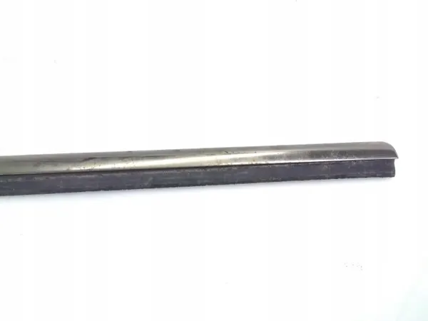 Mercedes-Benz E W124 Garniture Vitre Arrière Gauche OEM JUR249657 image 3