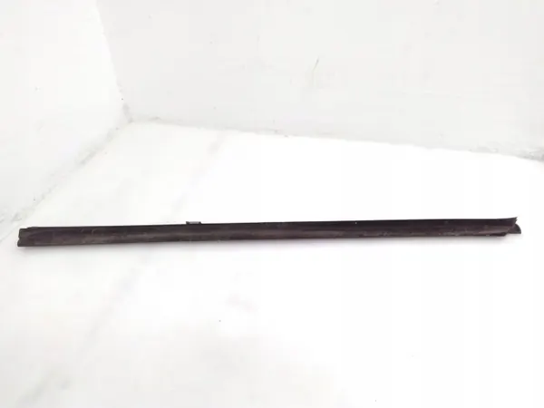 Mercedes-Benz E W124 Garniture Vitre Arrière Gauche OEM JUR249657 image 4