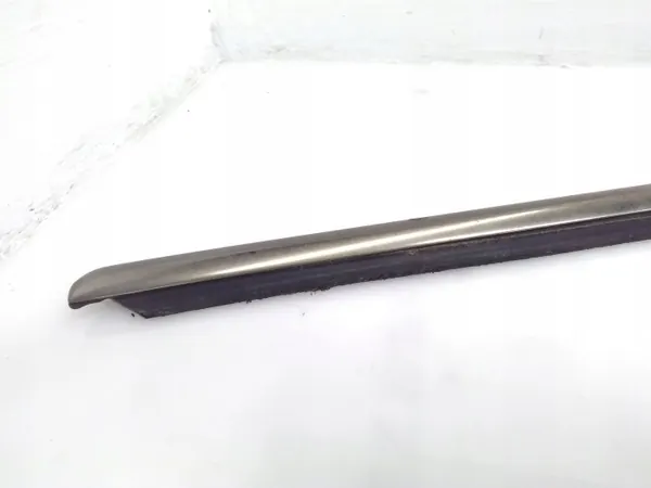 Mercedes-Benz E W124 Garniture Vitre Arrière Gauche OEM JUR249657 image 6