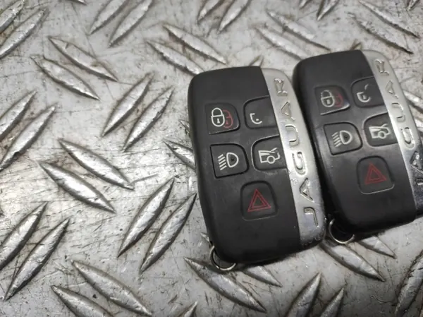Llave o tarjeta Jaguar XE OEM BEN23600 - Usado image 3