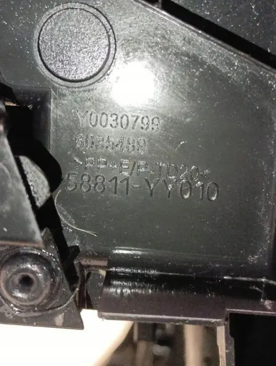 Accoudoir Toyota OEM 58811YY010 - État Utilisé image 7