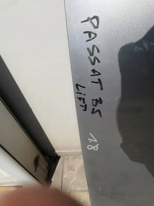 VW Passat B5 Variant 1.9TDI Motorhuv OEM 3B0823031K image 6