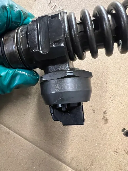 Inyector-bomba VW Touareg 5.0TDI OEM 07z130073 image 4