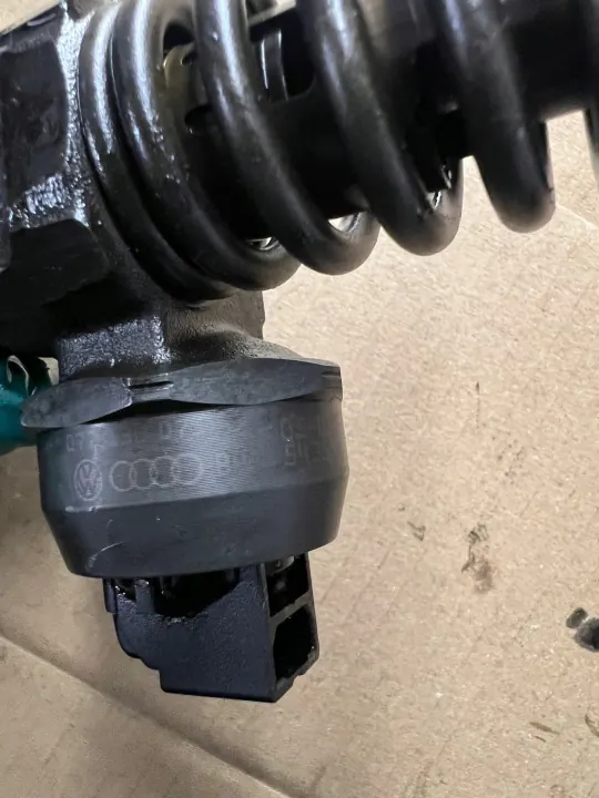 Inyector-bomba VW Touareg 5.0TDI OEM 07z130073 image 5
