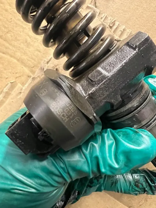 Inyector-bomba VW Touareg 5.0TDI OEM 07z130073 image 6