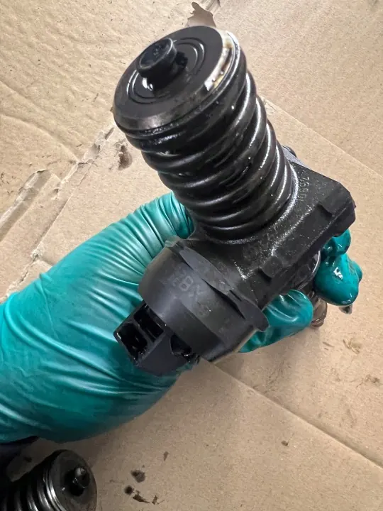 Inyector-bomba VW Touareg 5.0TDI OEM 07z130073 image 8