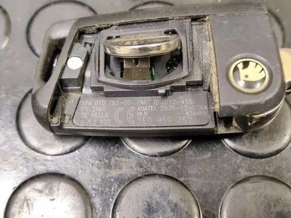 Skoda Avain OE 5E0959752 - Käytetty Kunnossa image 5