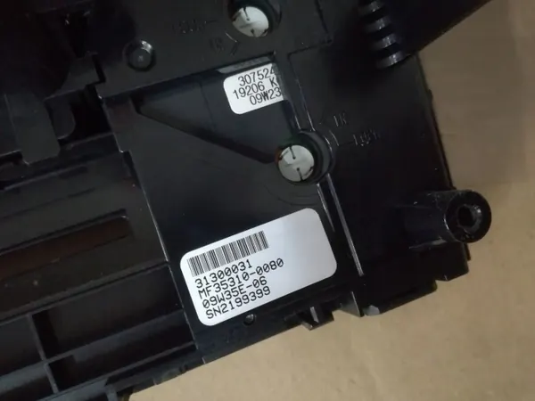 Volvo XC90 radion paneeli OEM 31300031 31300035 image 4