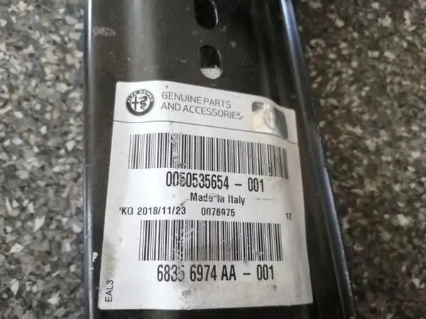Suporte para para-lama direito OEM 68356974AA Alfa Romeo image 3