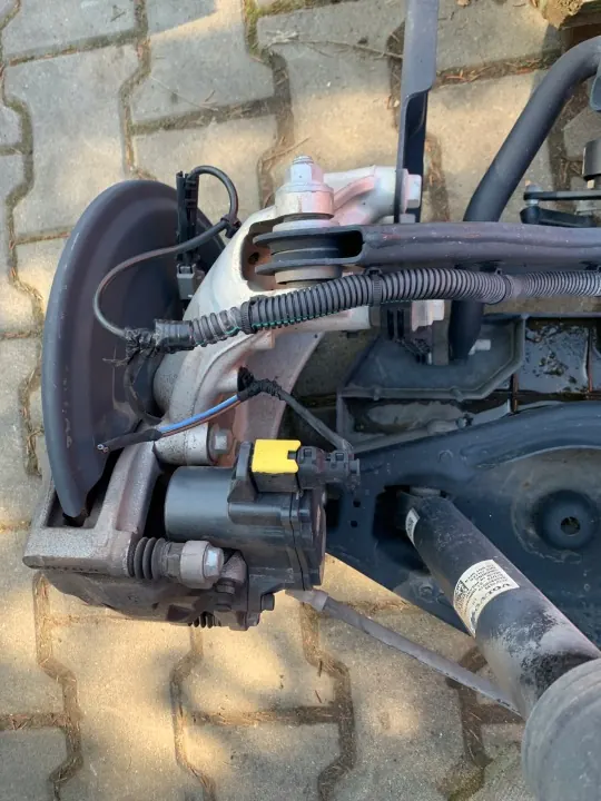 VOLVO XC40 achterophanging traverse balk compleet image 3