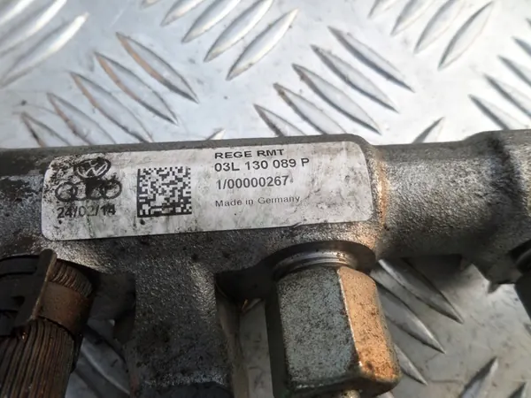 Volkswagen OE 03L130089P rampe d'injection image 2