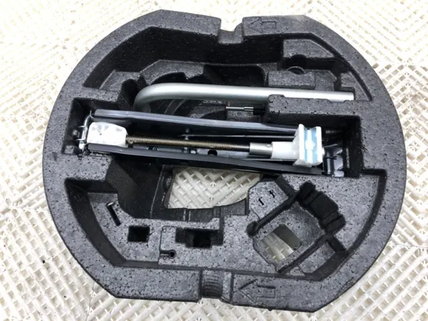 OEM 6V0012115 työkalujoukko Skoda Fabia III Hatchbackille image 2