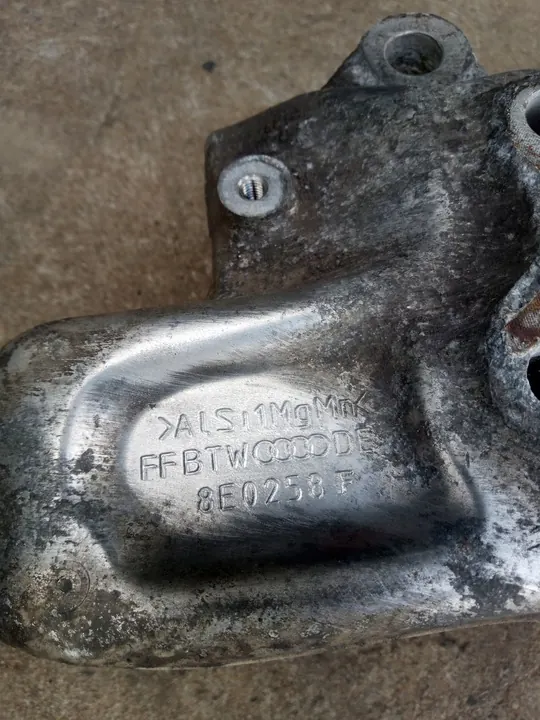 Audi A4 B7 Främre Höger Hjulnav 8E0407254E image 2