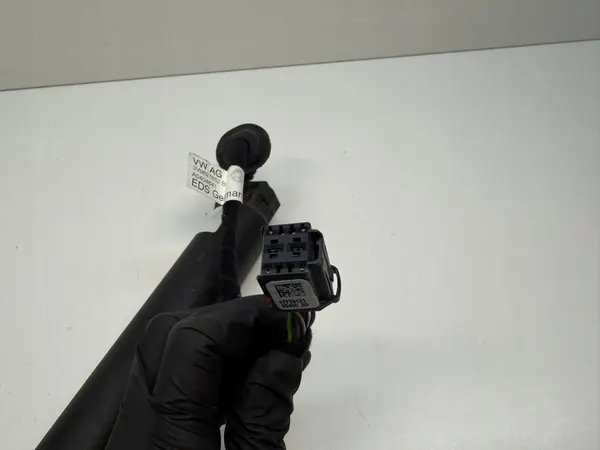 VW PASSAT B8 Elektrisk baklucka aktuator 3G9827852B image 4