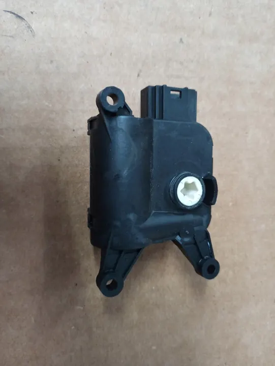 Lämmitysläppimoottori VW Passat 3C0907511A image 2