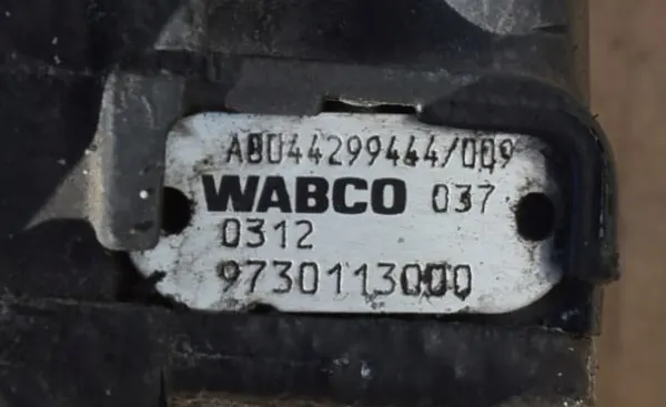 Soupape de relais Wabco 9730113000 pour Actros image 3