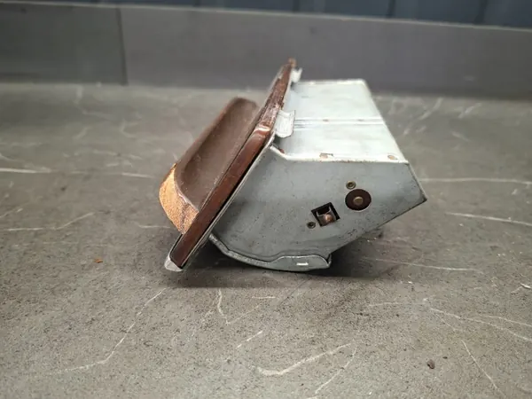 Framaskkopp OEM popielniczka przod mercedes w116 image 3