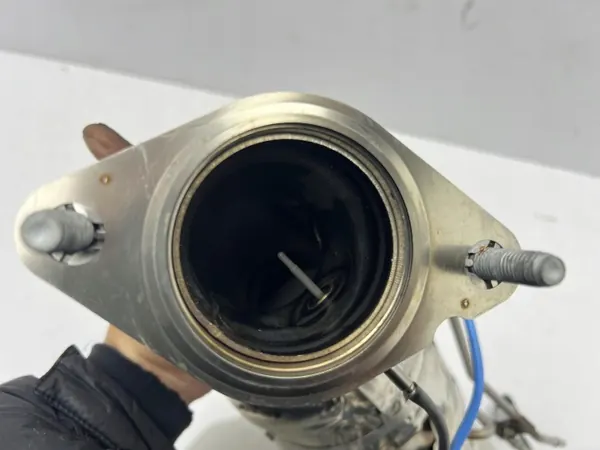 Catalyseur droit OEM MB3G-5L230-HG Ford Ranger image 4