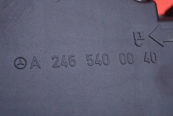 Sulakekotelo OEM A2465400040 Mercedes CLA 250:lle 2013-2016 image 7