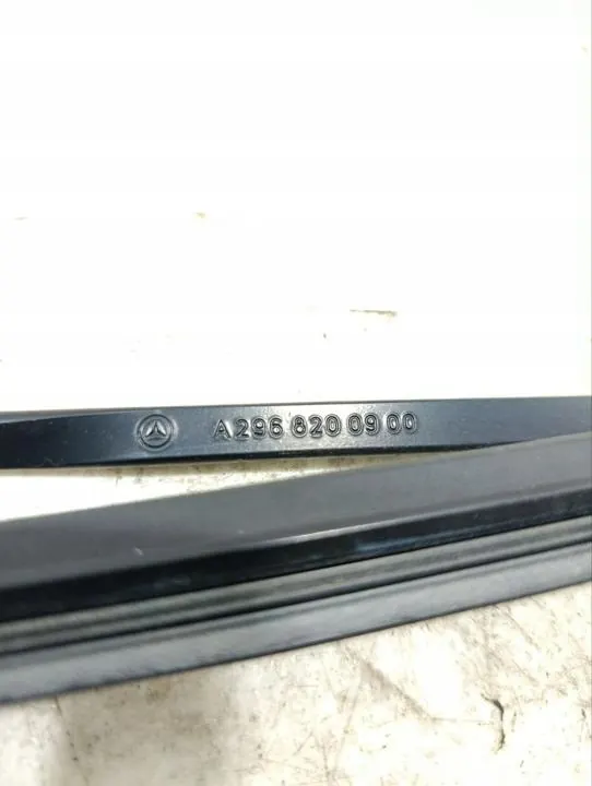 Brazo limpiaparabrisas Mercedes-Benz OEM A2968200900 Usado image 6