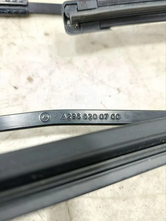 Brazo limpiaparabrisas Mercedes-Benz OEM A2968200900 Usado image 7