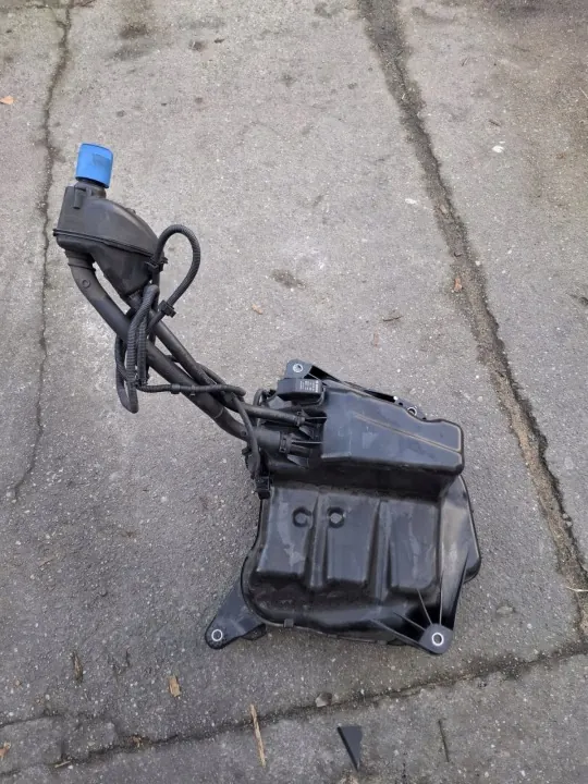 AdBlue-tank Audi A5 B10 OEM 8B3131878B image 3