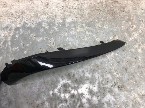 Spoiler de para-choque dianteiro direito Mercedes W205 AMG image 2