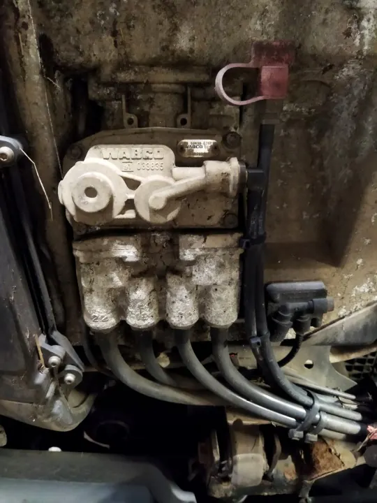 Pääjarruventtiili OEM 81521306287 MAN TGM/TGL image 2