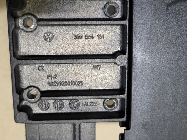 Middenconsole armsteunframe OEM 3G0864161 VW Passat B8 image 4