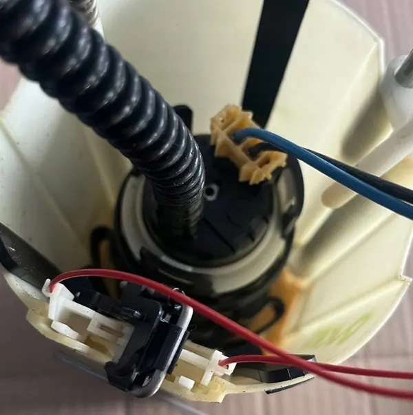 Polttoainepumpun Kelluva Ducato III 2.3 JTD Boxer Jumper 2.2 HDI image 5