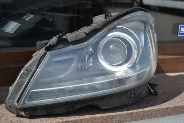 Linker voorlicht Bi-Xenon Mercedes C-Klasse W204 image 2