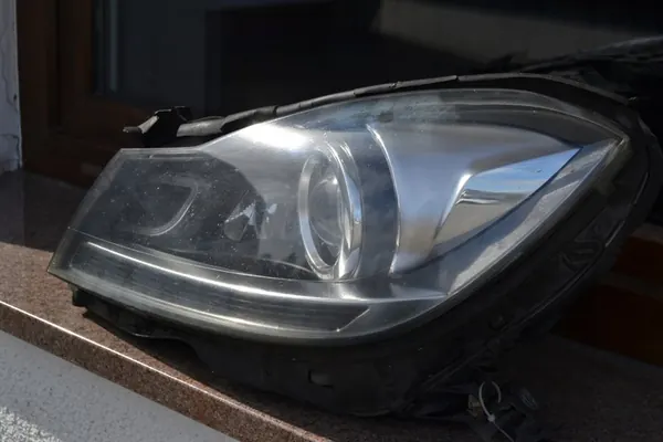 Linker voorlicht Bi-Xenon Mercedes C-Klasse W204 image 4
