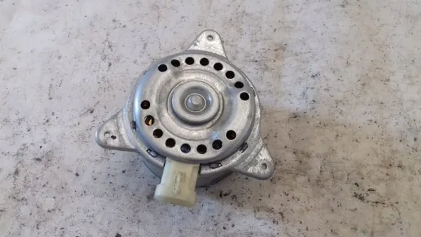 Kühlerlüftermotor M11001100 Fiat OE - Gebraucht image 2