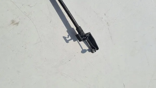 Volkswagen Motorhuvudsladd Caddy IV 15-20 OE 2K5823531B image 3