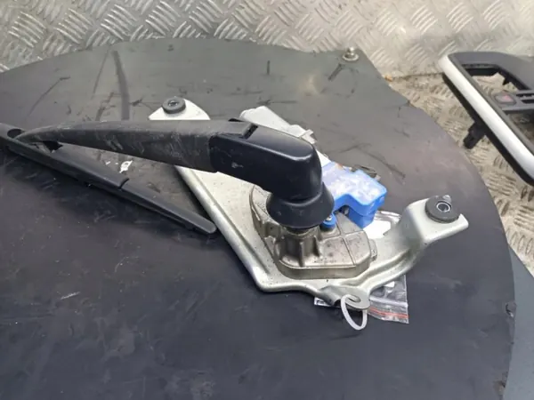 Scheibenwischermotor Subaru Forester IV OEM Wrakowisko-15495- image 4