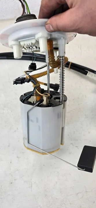 Bomba de Combustível AUDI A6 C6 3.2 FSI 4F0919051AD image 8