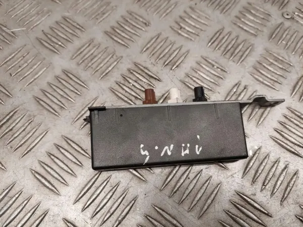 Porsche Antennivahvistin OEM 97064711801 image 3