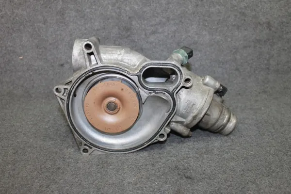 BMW Vesipumppu OEM 7571792 N63B44-moottorille image 3