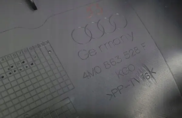 Rechter Dakdragersupport OEM 4M0863528F Audi Q7 image 6