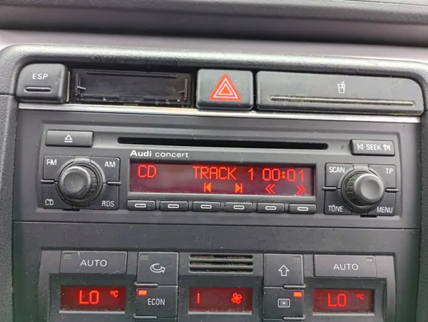 Radio Audi A4 B6 00-06 OEM MM-0303-55 Occasion image 2
