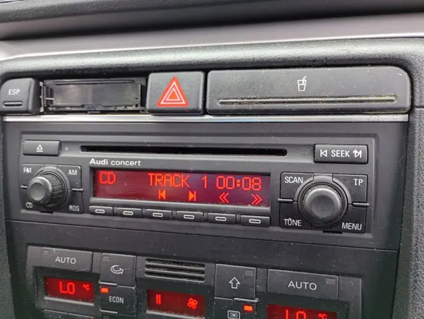 Radio Audi A4 B6 00-06 OEM MM-0303-55 Occasion image 3