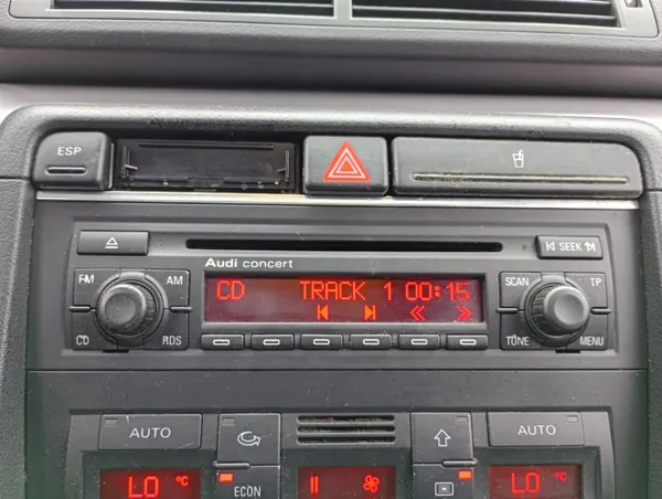 Radio Audi A4 B6 00-06 OEM MM-0303-55 Occasion image 4