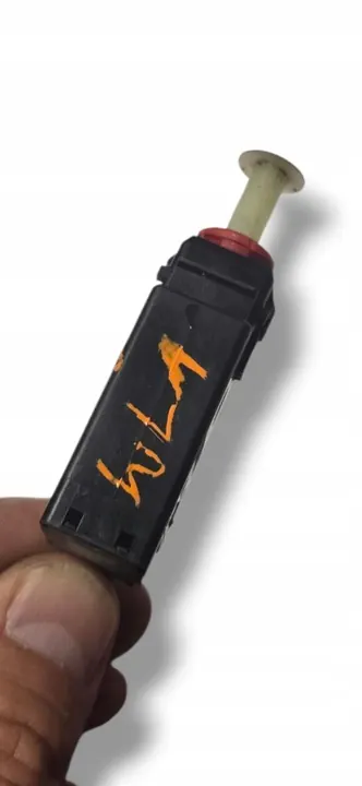 Bromsljuskontakt BMW 5 E39 61318360854 image 2