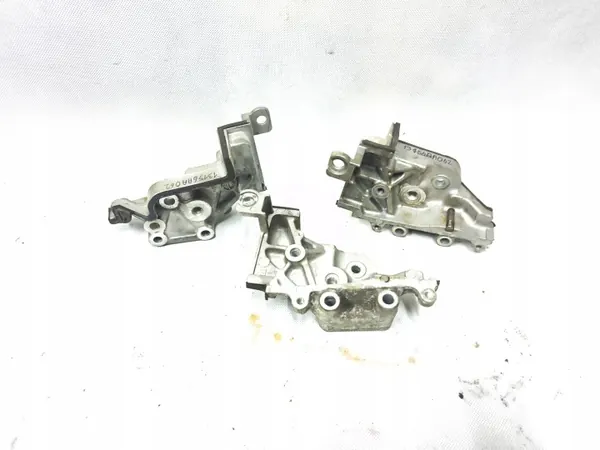 Subaru OE 13156AA062 Keilriemenspanner Halterung image 2