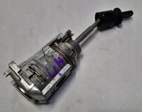 Audi A8 D4 Türschloss-Einsatz OEM 4H1837167A image 2