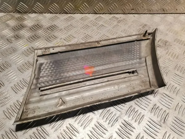 Mercedes-Benz S W126 Voor linker spatbord luchtinlaat OEM 1266900140 image 4