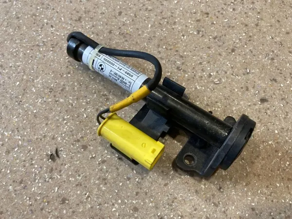 OEM 7418199 Framfotgängarairbag Aktuator BMW X6 image 8
