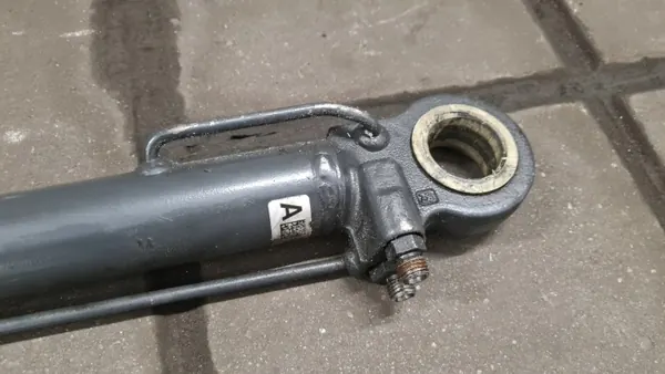 Vérin de levage cabine Mercedes Atego OEM MB9675530005 image 3